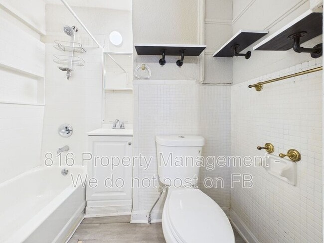 Building Photo - 4028 E 68th Terrace