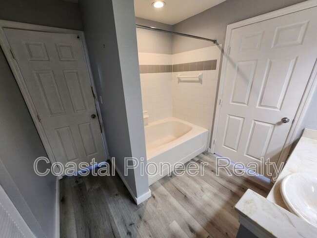 Building Photo - 9232 Lake Chase Island Way