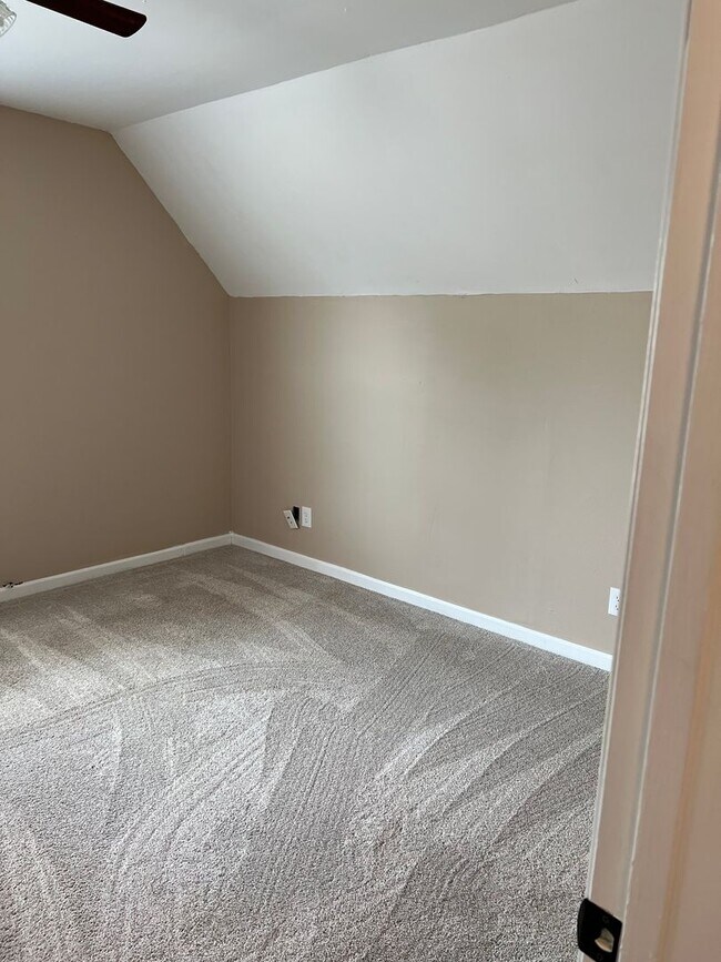 Building Photo - Affordable  2 Story Home 3 Bedroom 2.5 Bat...