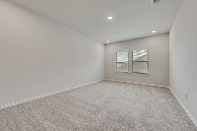 Building Photo - 3404 Riverlawn Dr
