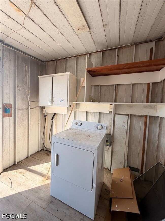 Building Photo - 121 Coachlight Ln