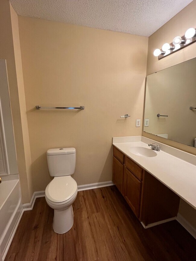 Building Photo - 3Br 3Ba Liberty Hall Townhome