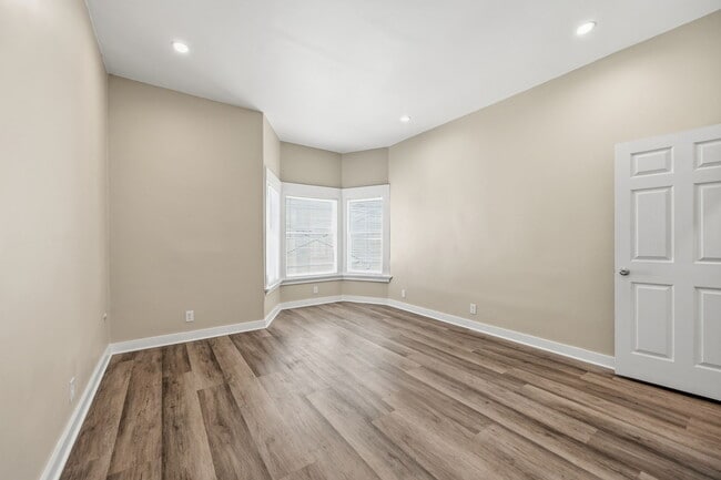 Building Photo - 2256B Van Ness Ave