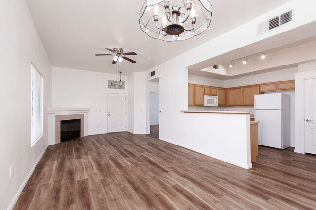 Building Photo - 1st floor two bedroom in upscale NW commun...