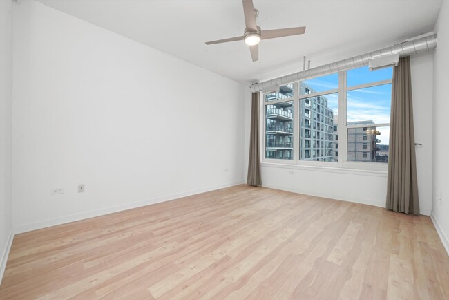 Building Photo - 909 W Washington Blvd