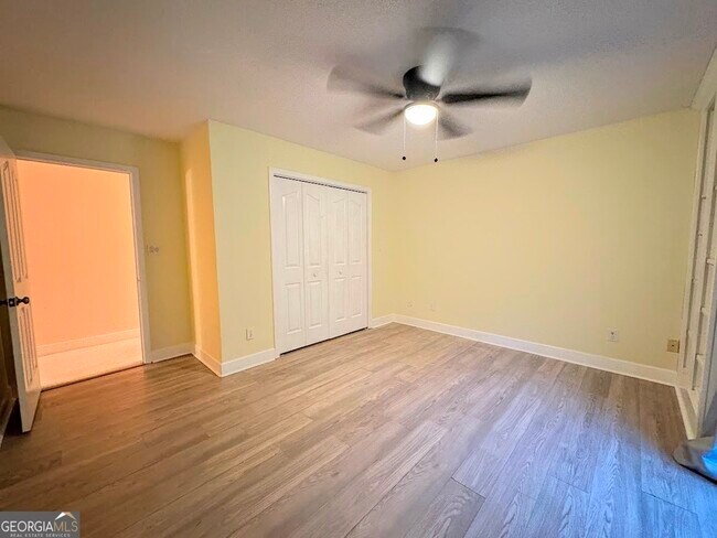 Building Photo - 2939 Rivercrest Dr