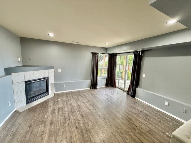 Building Photo - Stunning Elliott Pointe View Home in the Heart of Mukilteo