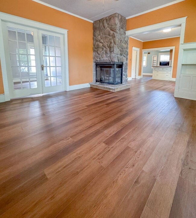 Building Photo - 2 BED/ 2 BATH SINGLE FAMILY HOME