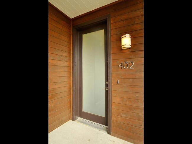 Building Photo - 2612 W 12th St