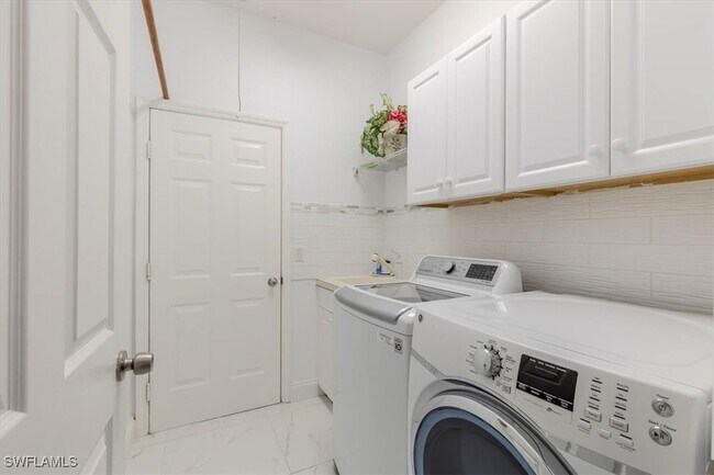 Building Photo - 27518 Pinecrest Ln