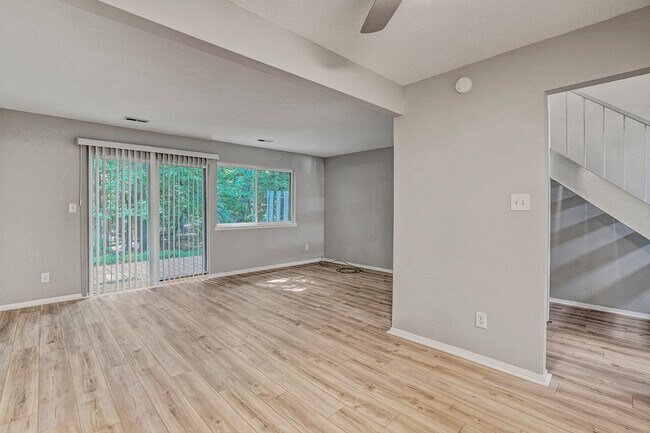 Building Photo - AVAILABLE NOW!! 2 Bedroom 2.5 Bathroom Townhome - Furnished!