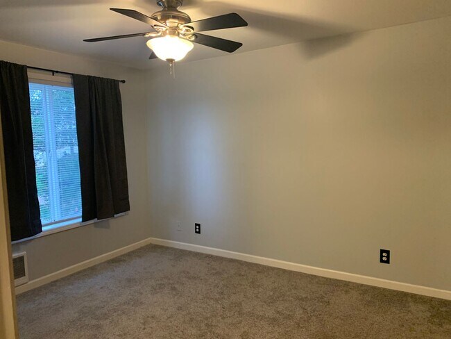 Building Photo - 3 Bed, 2 Bath Remodeled Cordata Condo