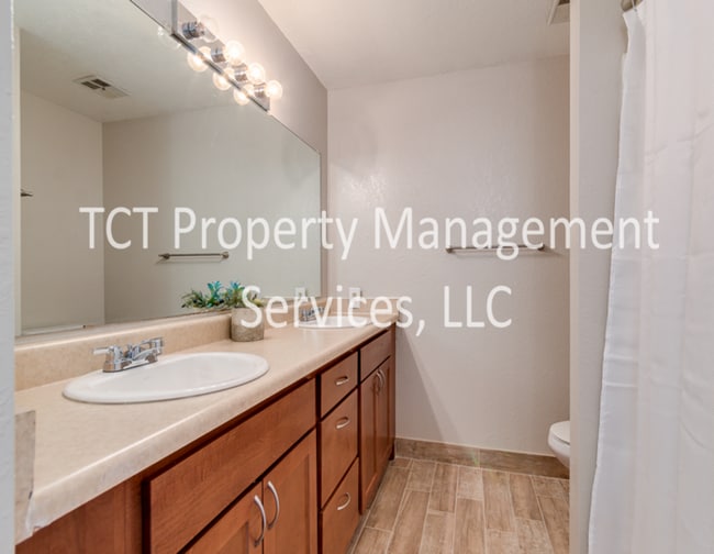 Building Photo - Updated 2 bedroom in Tempe!