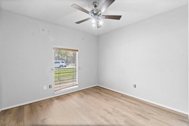 Building Photo - 313 Oxford Dr