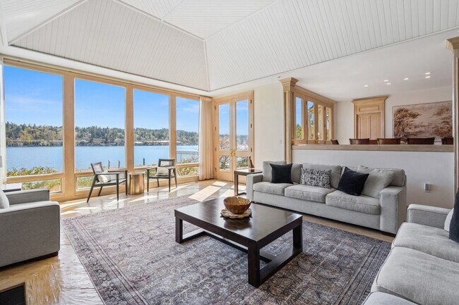 Building Photo - 6408 E Mercer Way