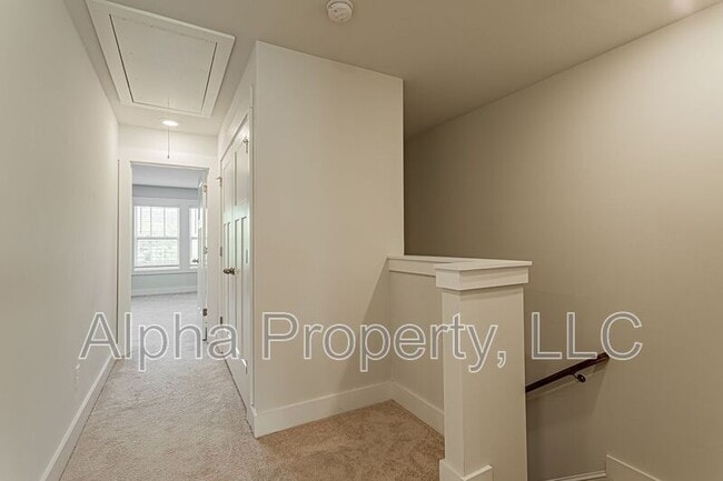 Building Photo - 32 Mardale Ln