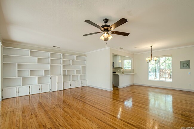 Building Photo - GORGEOUS 4-BEDROOM HOME IN TERRELL HEIGHTS