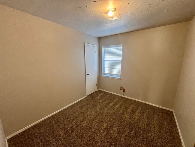 Building Photo - Three Bedroom Home in Tuttle! NEW PHOTOS C...