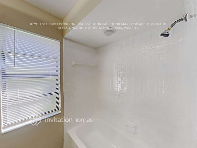 Building Photo - 1207 Sandalwood Dr