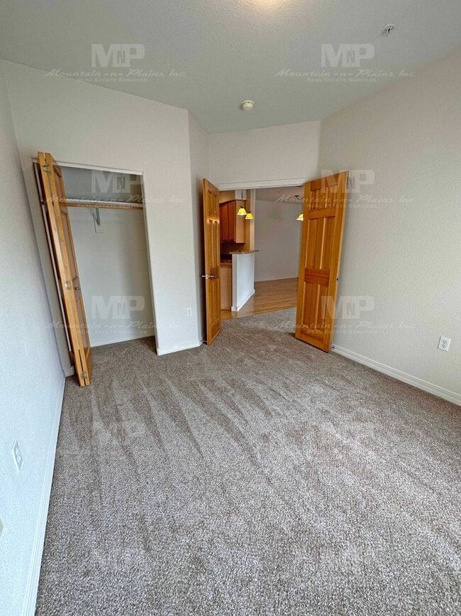 Building Photo - 5220 Boardwalk Dr