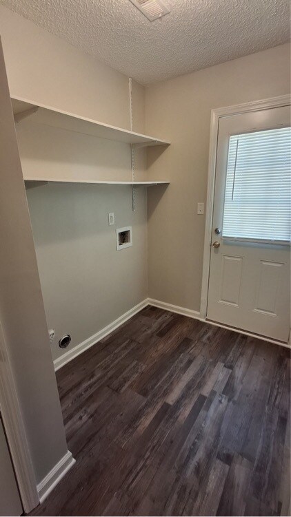 Building Photo - 205 Buffalo Creek Dr