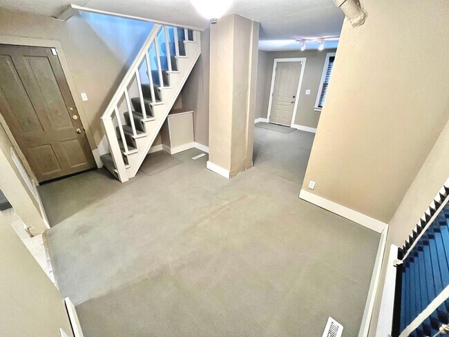 Building Photo - 424/424A, 424B W. Washington Street