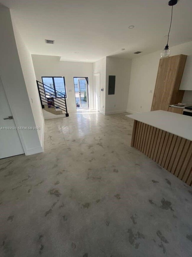 Building Photo - 6233 NW 20th Ave