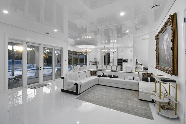 Building Photo - 377 Squire Dr