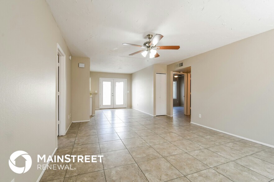 Building Photo - 2833 E Beck Ln
