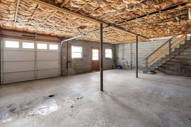 Building Photo - Haw Creek House