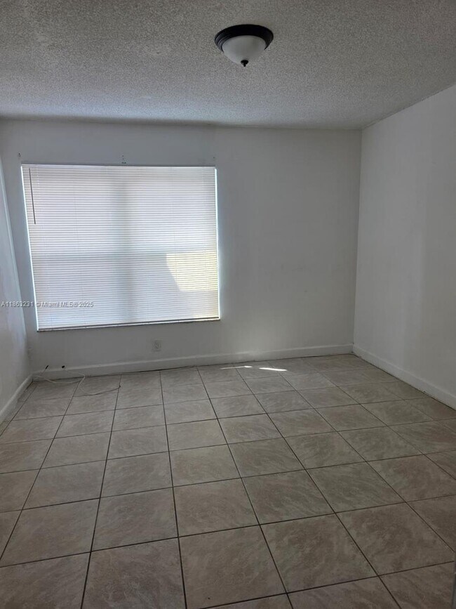 Building Photo - 1206 Seaview
