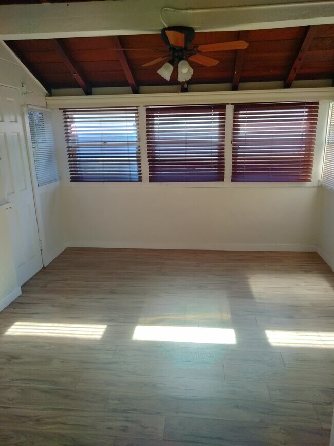 Building Photo - 15235 La Maida St