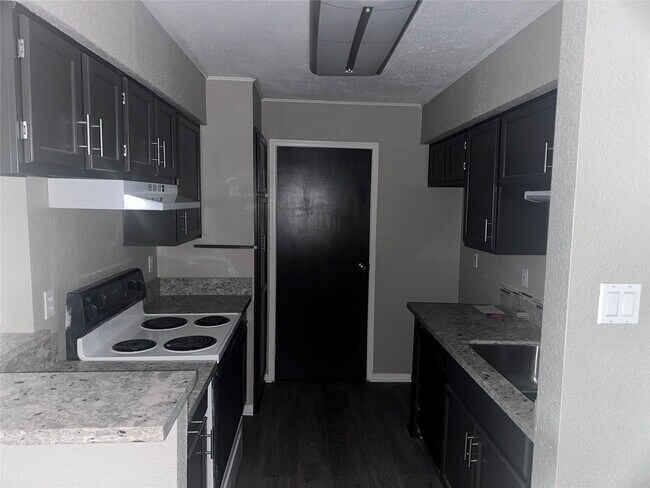 Building Photo - 7400 Bellerive Dr