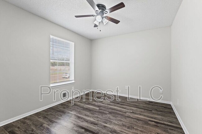 Building Photo - 854 Barrington Woods Cove