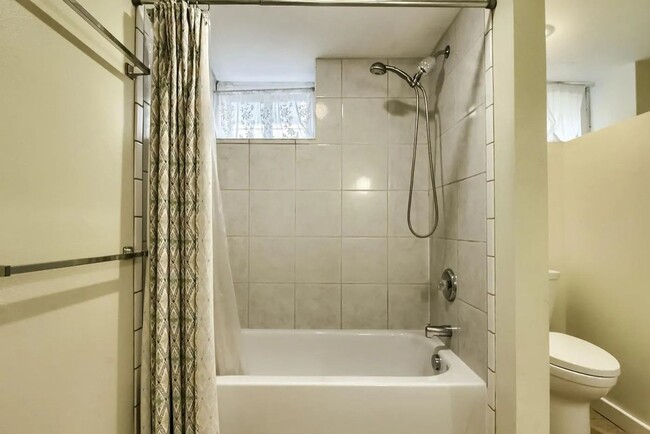 Building Photo - Charming 3-Bedroom Bungalow with Oversized...