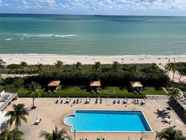 Building Photo - 2625 Collins Ave