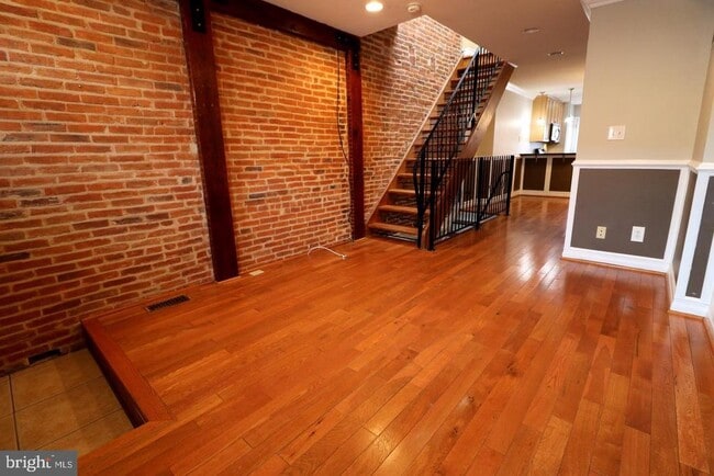 Building Photo - 1605 Marshall St