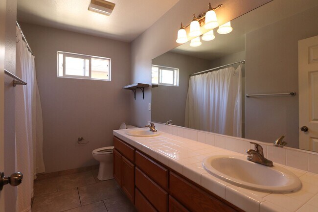 Building Photo - Four Bedroom in Arborwalk