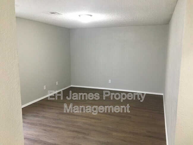 Building Photo - 10818 E 14th Ct