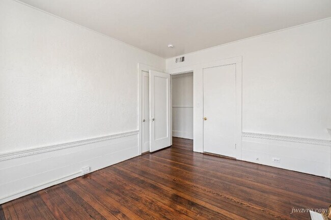 Building Photo - 1704 Steiner St