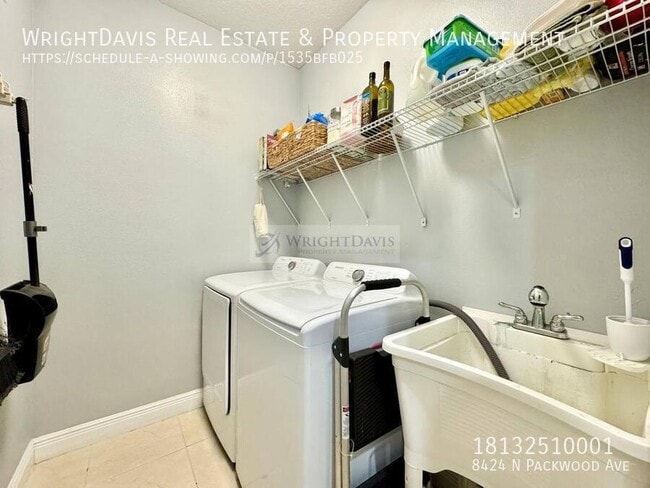 Building Photo - 8424 N Packwood Ave