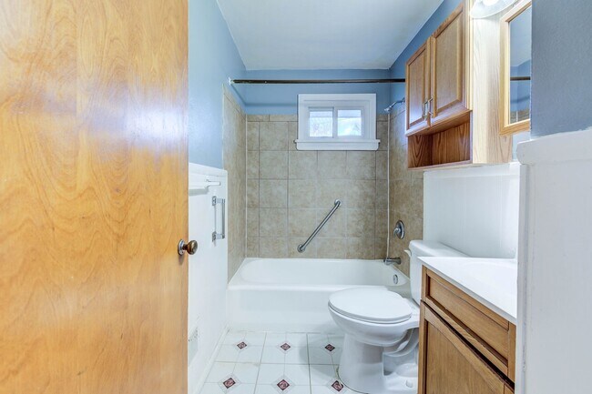 Building Photo - 3-Bedroom Home with Hardwood Floors & Fenced Yard in St. Louis