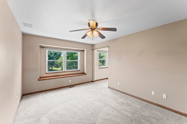 Building Photo - Beautiful 4 Bedroom Broadmoor Glen home - (D12 Schools)