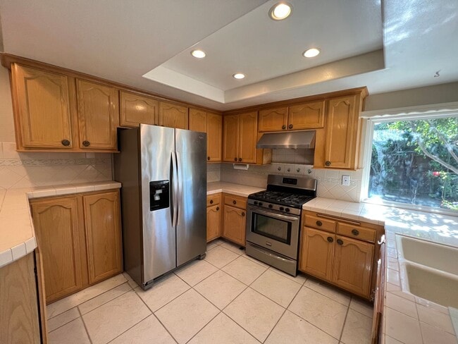 Building Photo - Well Located Home in Camarillo, CA