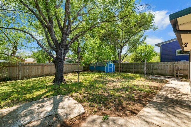 Building Photo - 7501 Whistlestop Dr