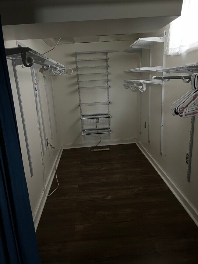 Building Photo - 1119 Van Buren Ave