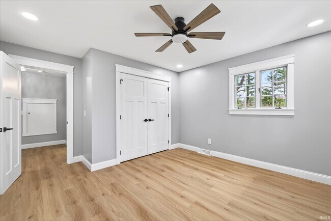 Building Photo - 633 S Ravencrest Ave
