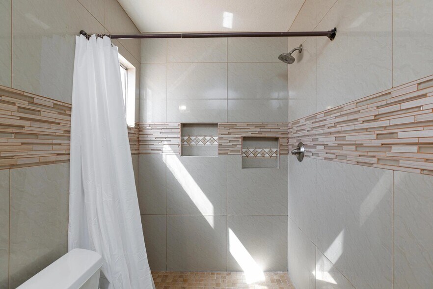 Building Photo - 1825 Casa Verde Dr