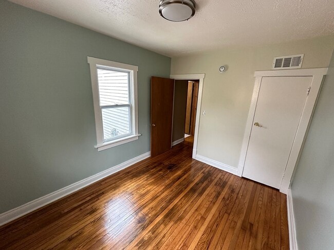 Building Photo - 203 Bonnie Brae Ave