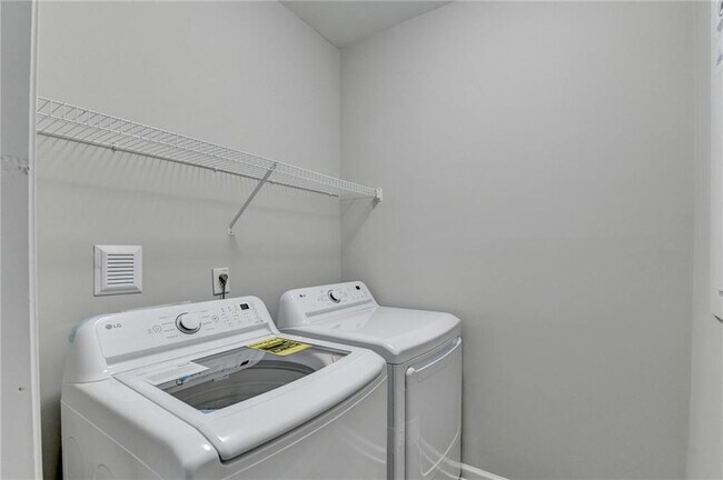 Building Photo - 7325 Heritage Oak Ct